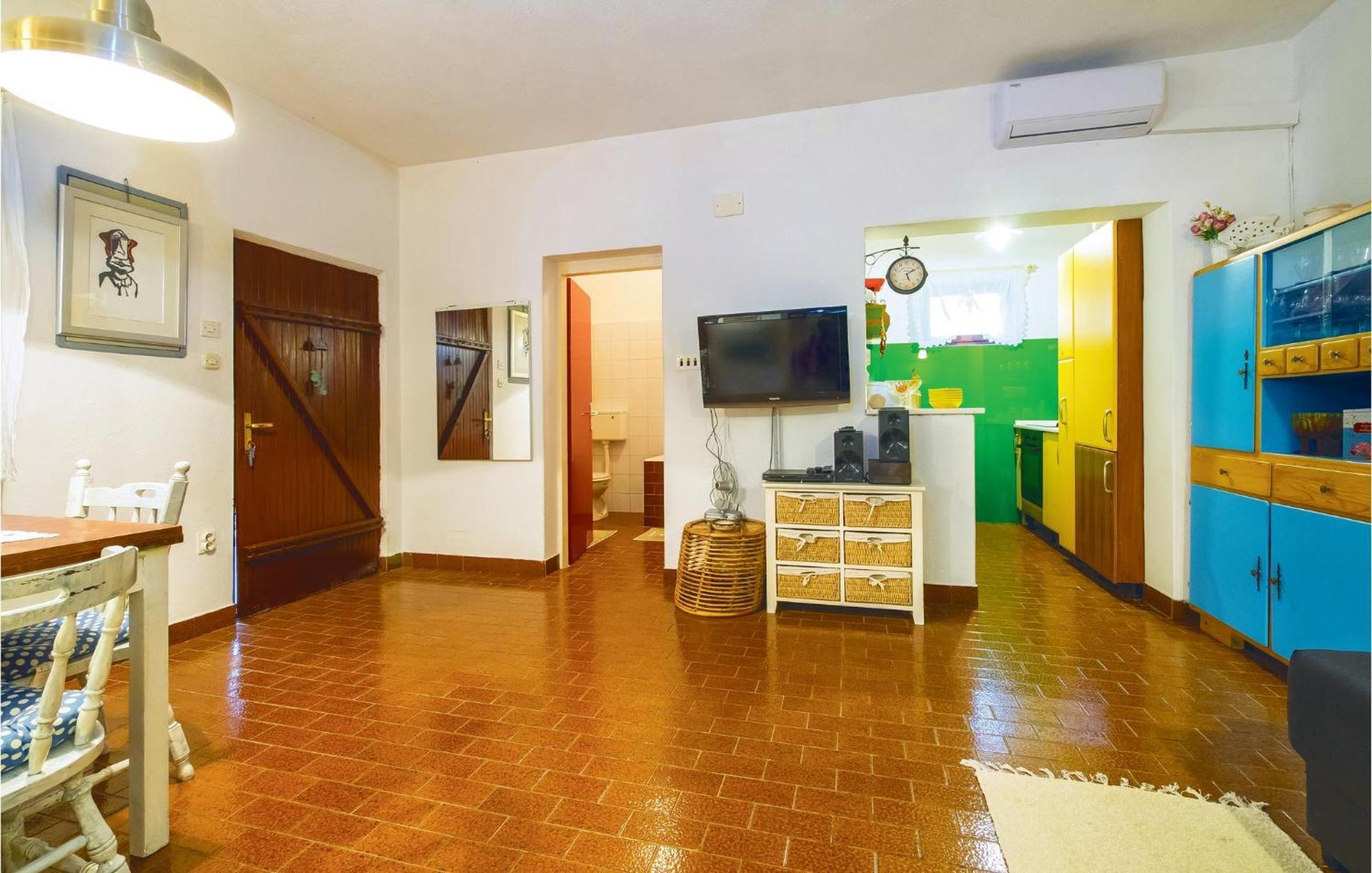 Feriehus 2 Bedroom Cozy In Zrnovnica