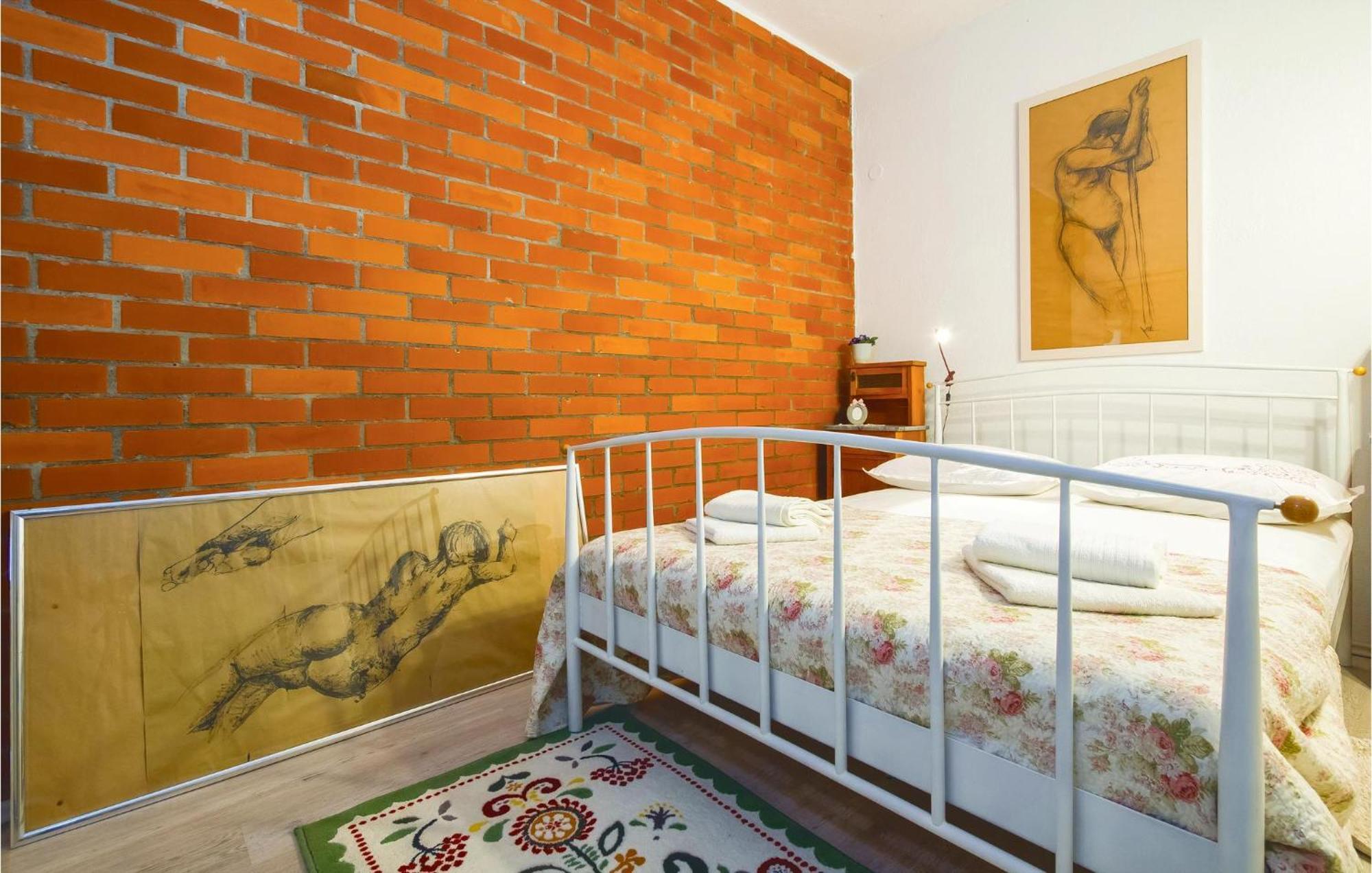 Feriehus 2 Bedroom Cozy In Zrnovnica *