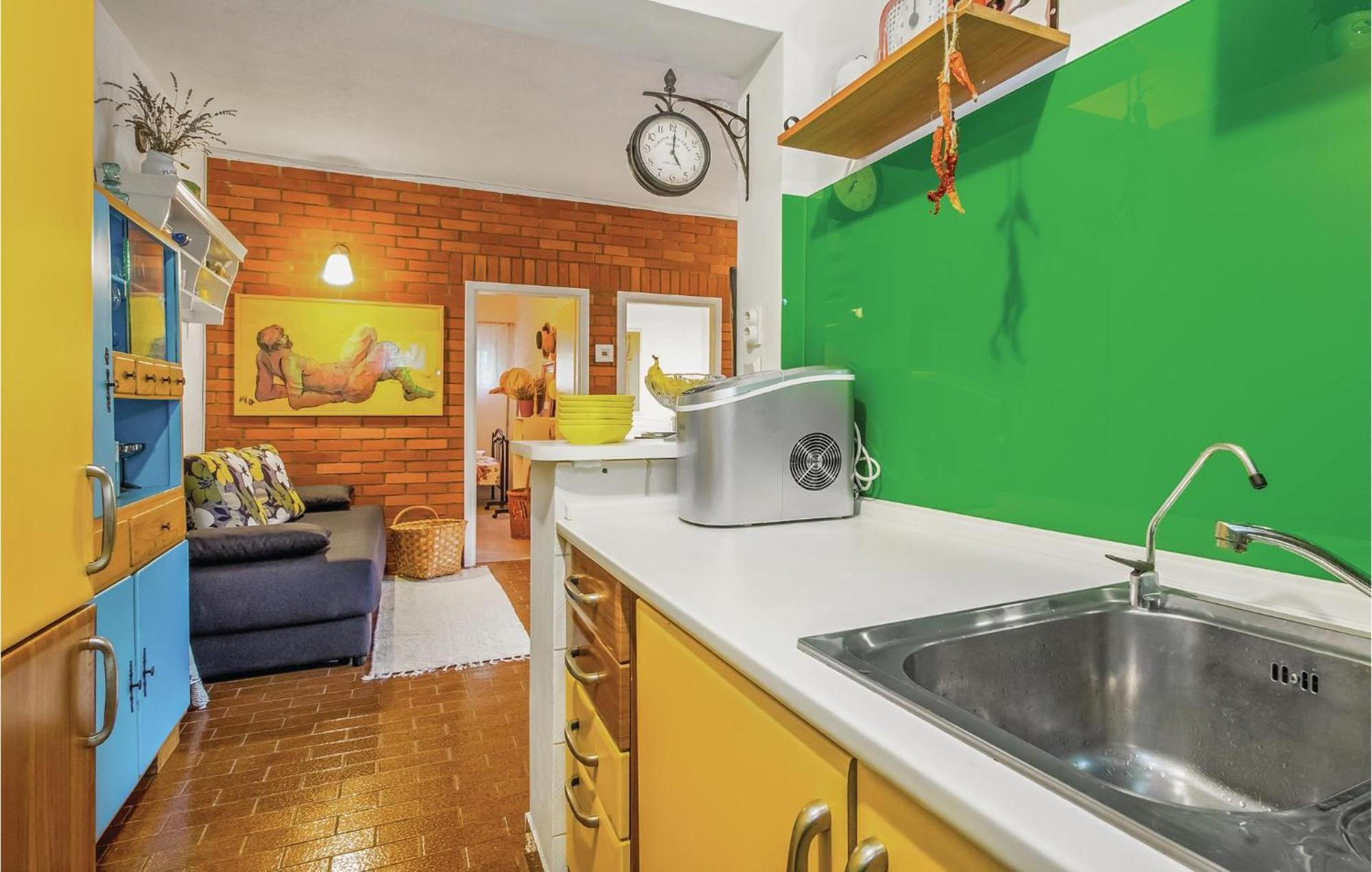 2 Bedroom Cozy In Zrnovnica * Split